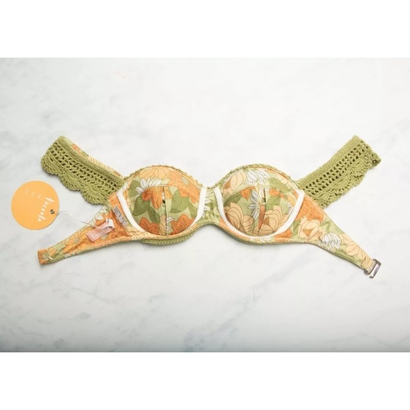 NWT - XS Tacoola Vintage Bikini Top - Crochet Floral - Picture 1 of 7